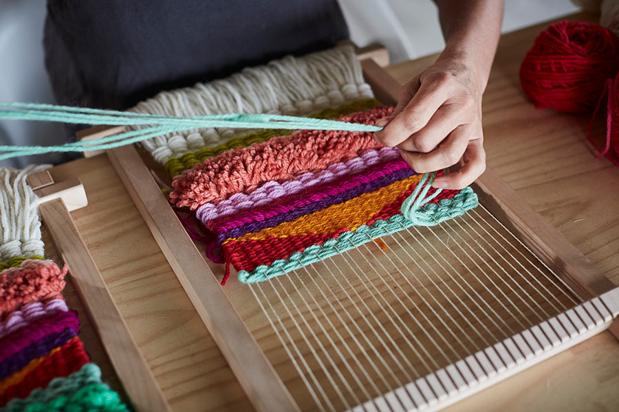 6 Ways to Weave with Wool Roving